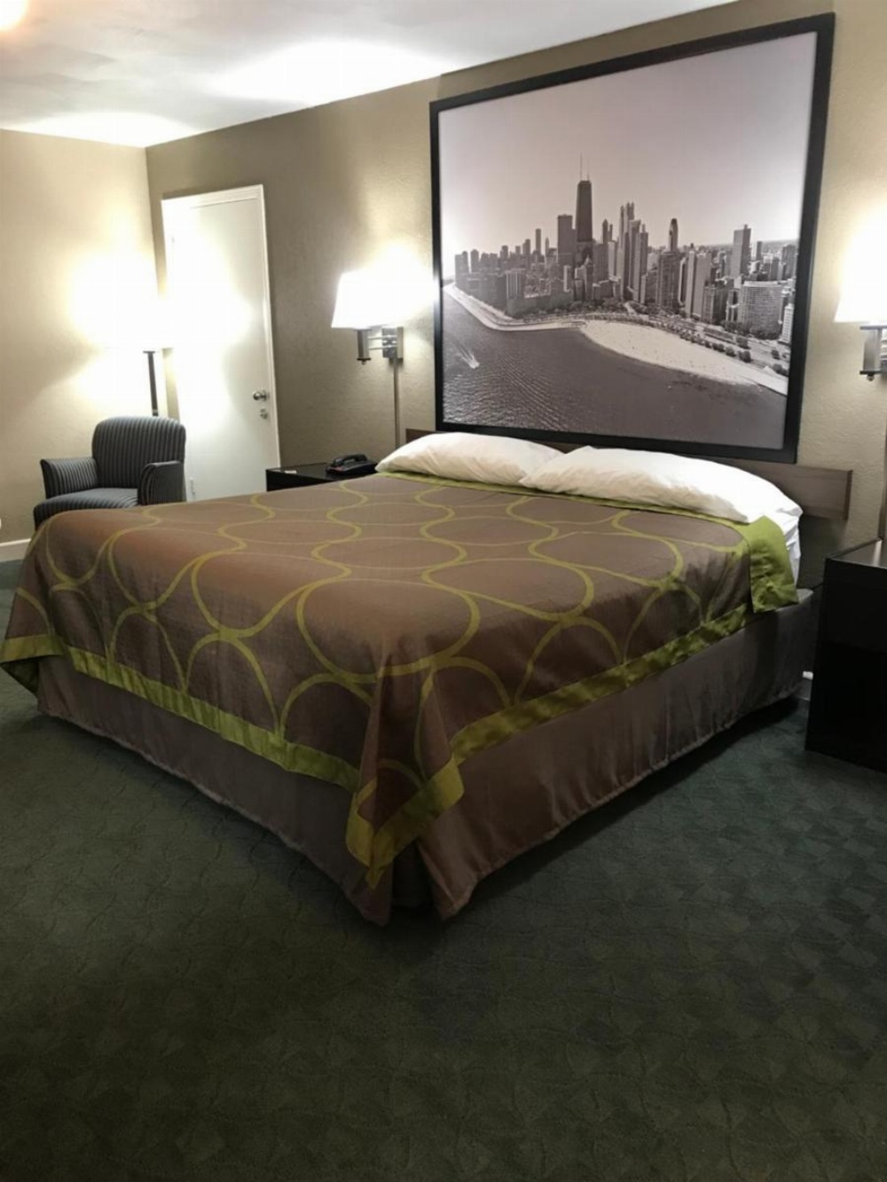 Room image 4