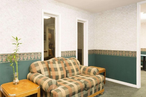Super 8 by Wyndham Taylorville IL image 26